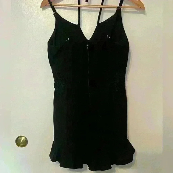 Black Romper Embroidered floral design , ruffle hem, zip up adjustable straps - Picture 13 of 13